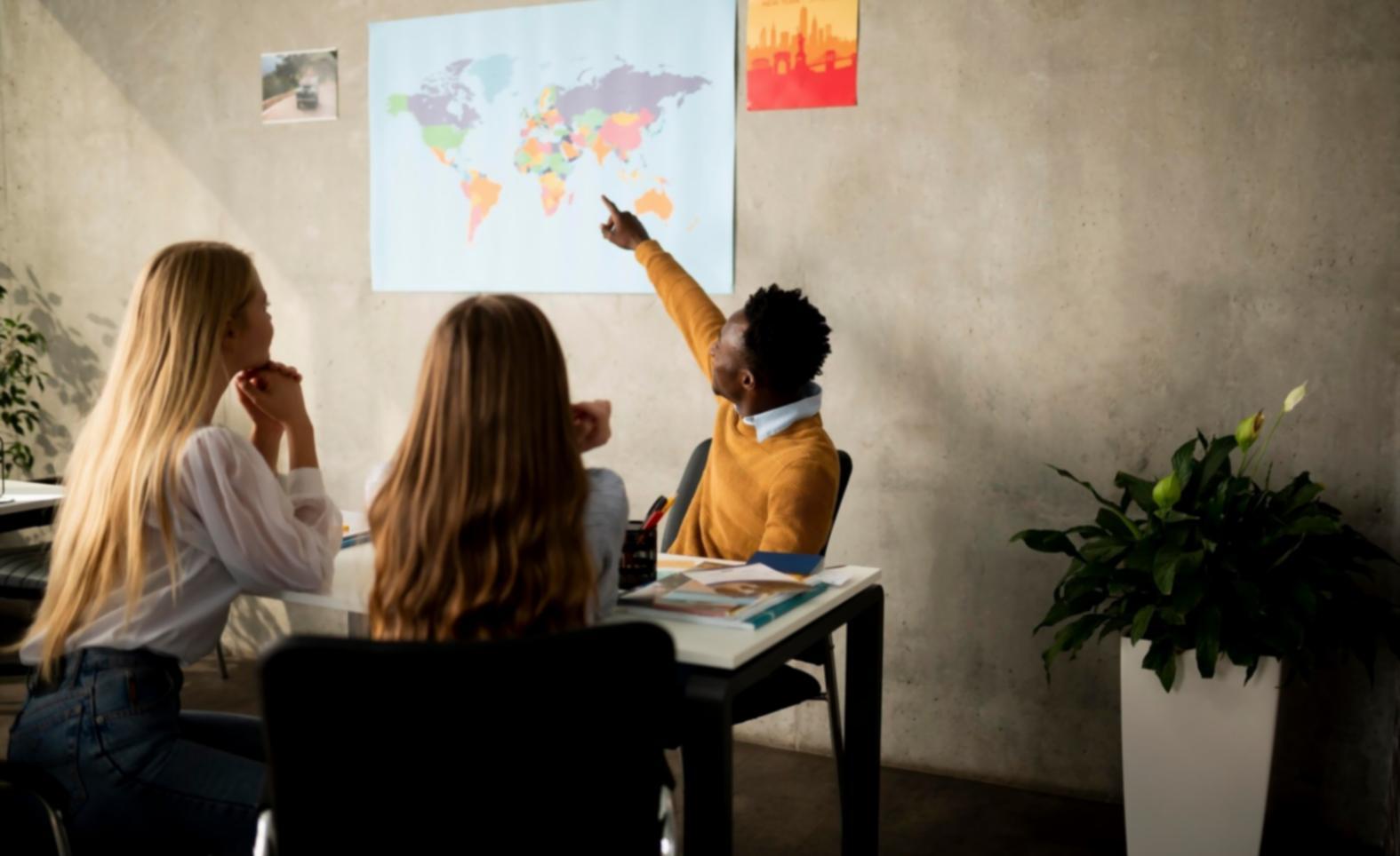 Réunion d'équipe sur stratégies financières